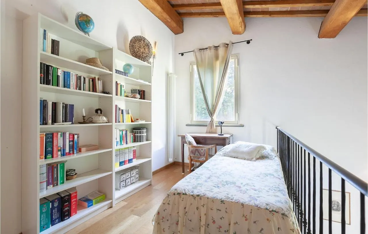 Cozy Home In Pontedera Pi With Wifi Castel del Bosco  Castel del Bosco (Pisa)